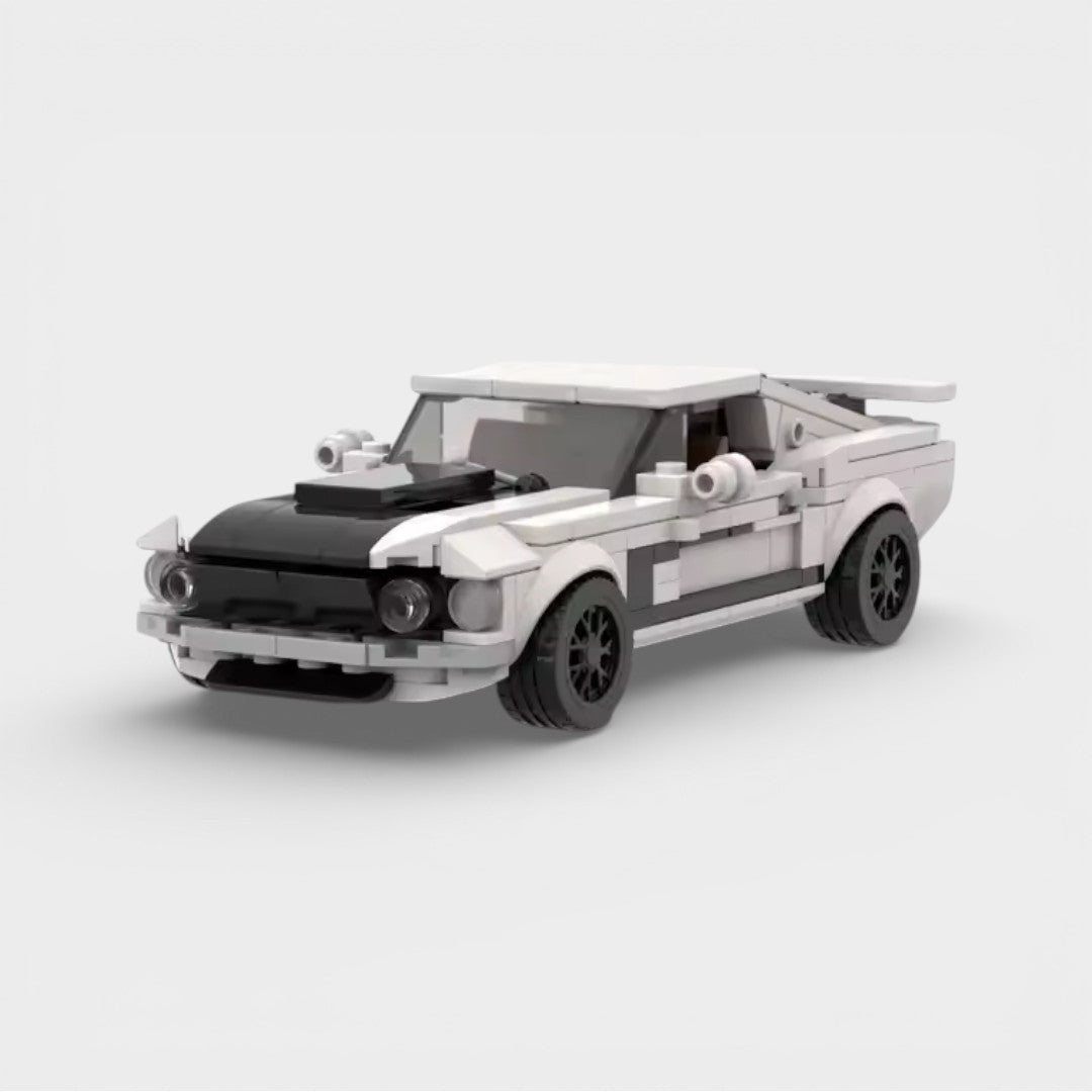 Vue avant de la Ford Mustang Fastback en briques ABS Speedbrick