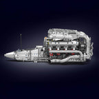 Vue de profil du moteur V8 5.5L bi-turbo avec boîte de vitesses en briques
